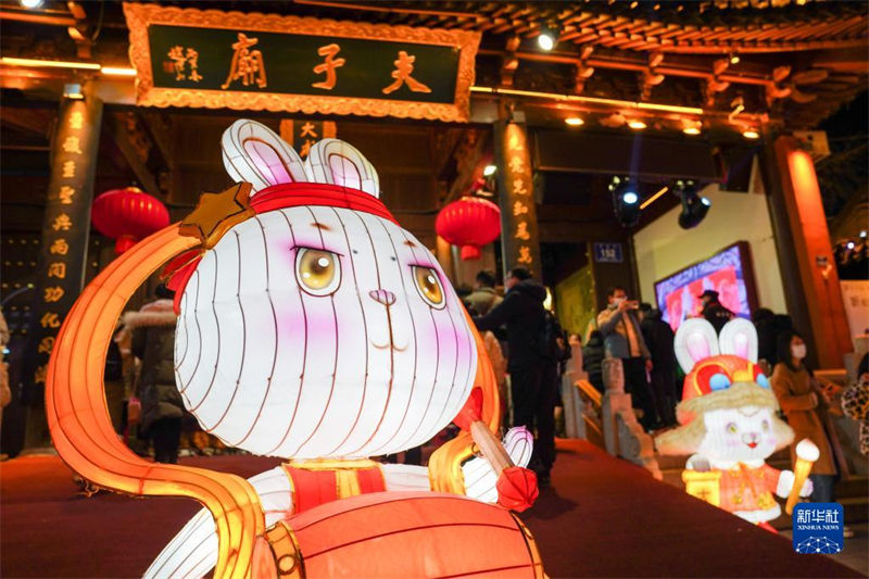 Nanjing decorada a rigor para receber Festival das Lanternas