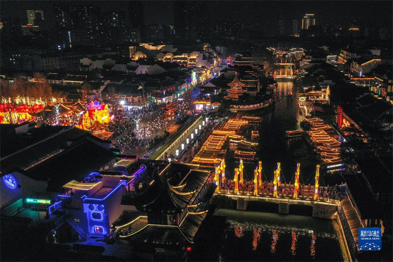 Nanjing decorada a rigor para receber Festival das Lanternas