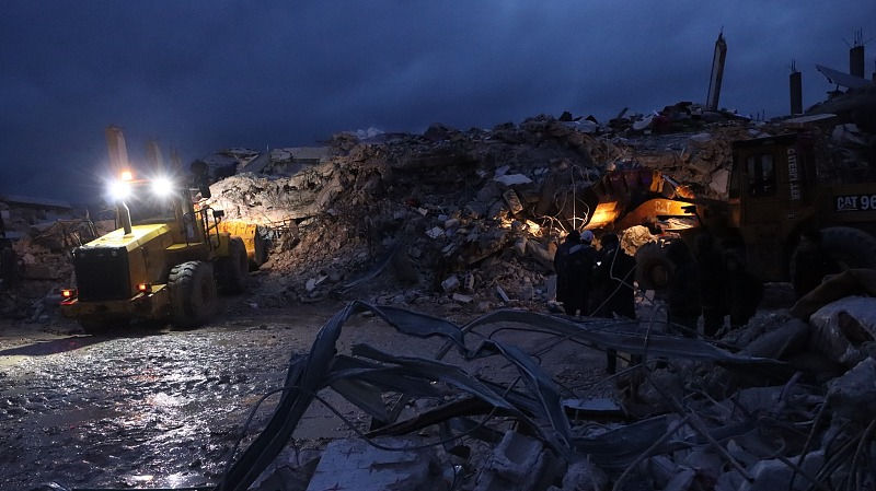 Fortes terremotos deixam 870 mortos e 1.326 feridos na Síria