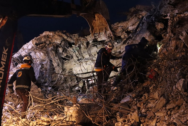 Fortes terremotos deixam 870 mortos e 1.326 feridos na Síria