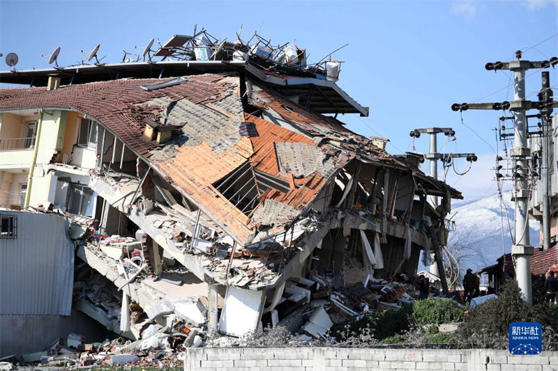 Passam de 21 mil os mortos por terremotos em Turquia e Síria