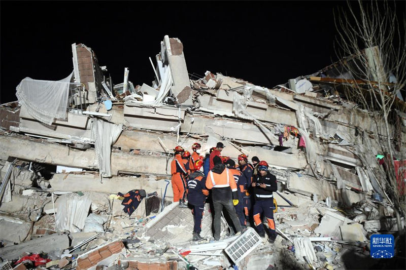 Passam de 21 mil os mortos por terremotos em Turquia e Síria