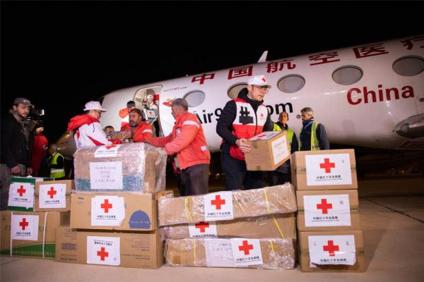 Avião com ajuda chinesa chega à Síria com suprimentos médicos