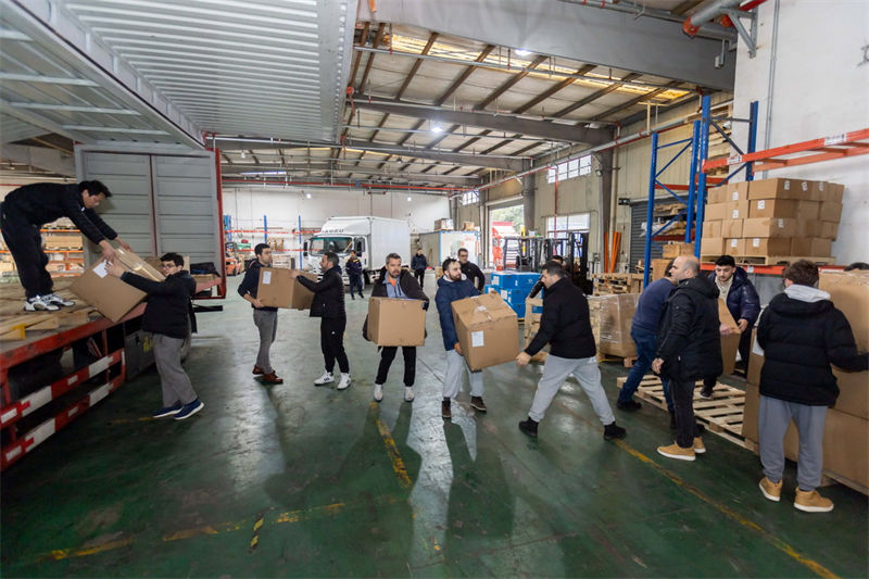 China: vários setores de Shanghai doaram materiais de auxílio para Turquia