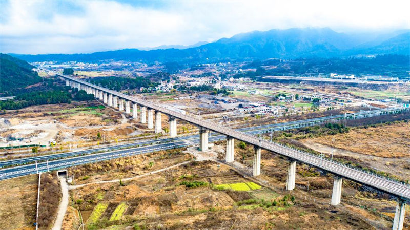 Guizhou: construção da ferrovia de alta velocidade Guiyang-Nanning está em andamento 