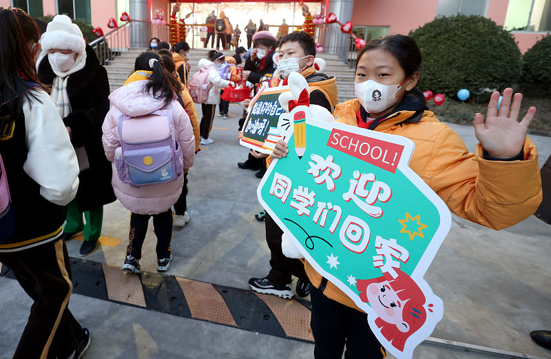 Escolas da capital chinesa retomam normalidade das atividades letivas