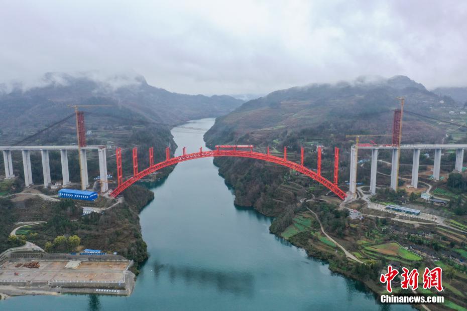 Guizhou: via expressa Dejiang-Yuqing sobre rio Wujiang prestes a ser concluída