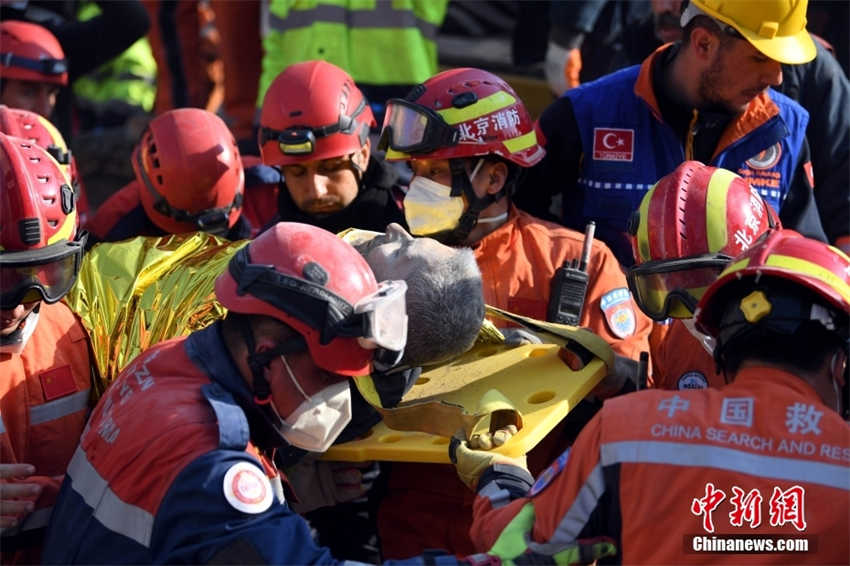 Equipe de Resgate da China salva 6 sobreviventes na Turquia
