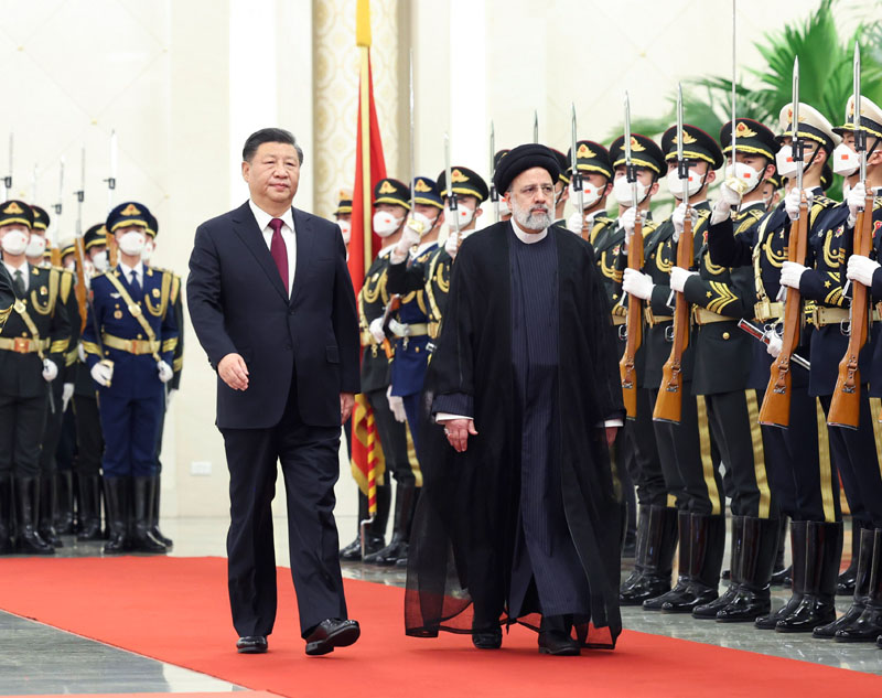 Xi Jinping conversa com presidente iraniano Ebrahim Raisi