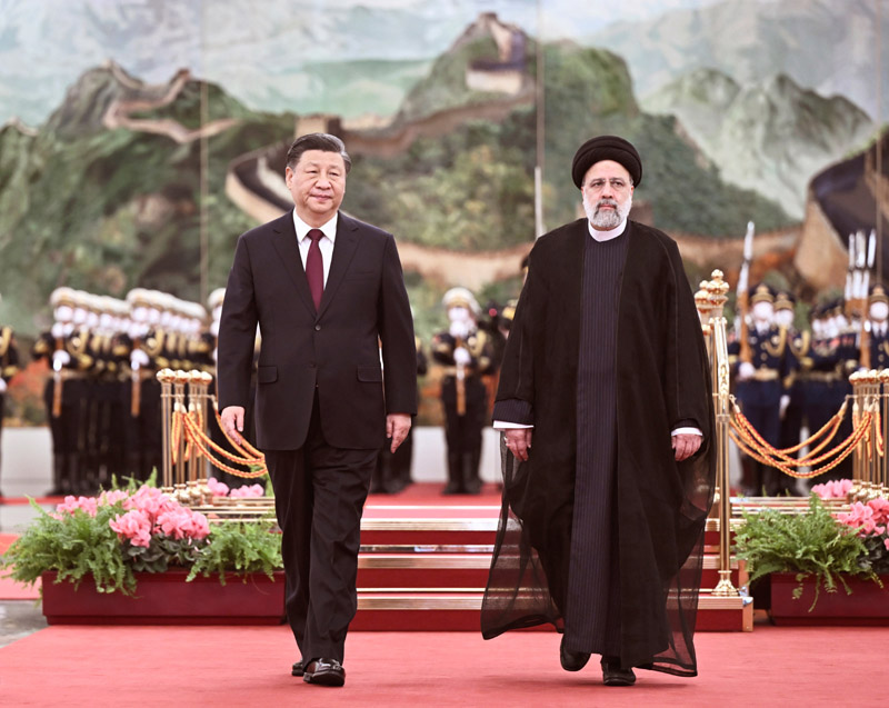 Xi Jinping conversa com presidente iraniano Ebrahim Raisi