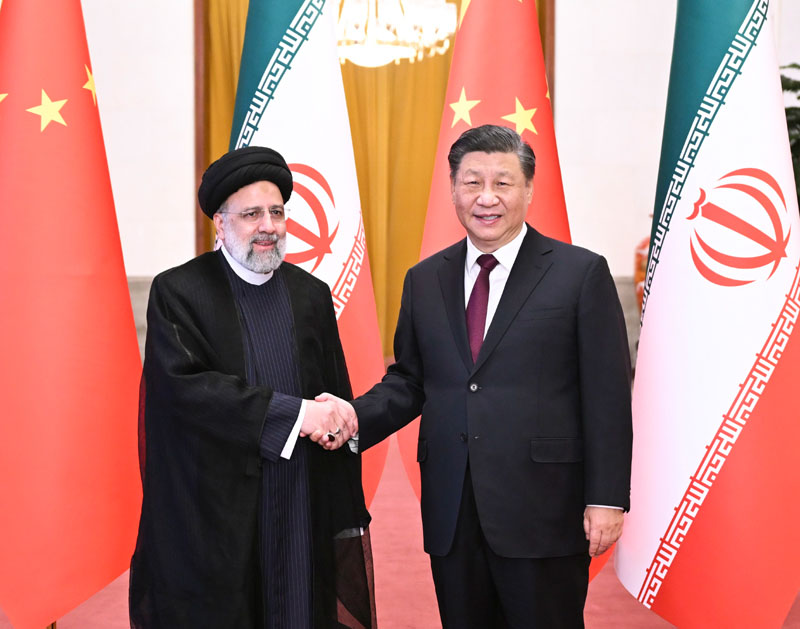 Xi Jinping conversa com presidente iraniano Ebrahim Raisi