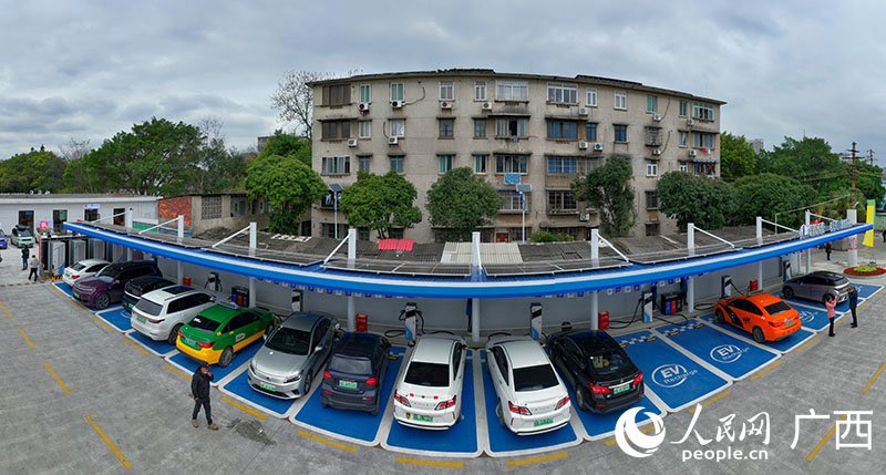 Guangxi coloca estacionamento solar em uso