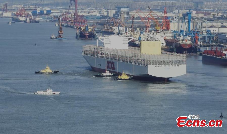 Maior navio porta-contêiner verde do mundo parte para viagem de teste