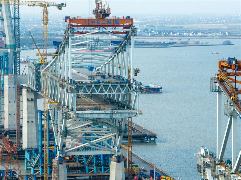 Construção da ponte Changtai sobre o rio Yangtze é acelerada no leste da China