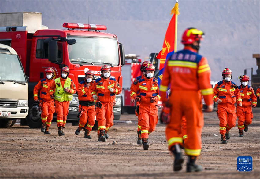 Colapso de mina de carvão na China deixa quatro mortos e 49 desaparecidos e resgate é retomado