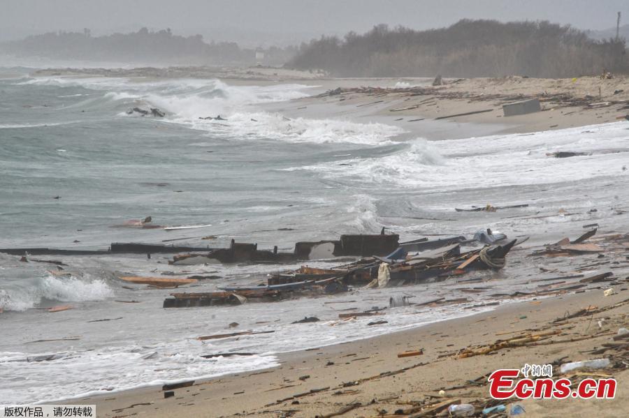 Pelo menos 59 mortos após naufrágio de barco na Itália