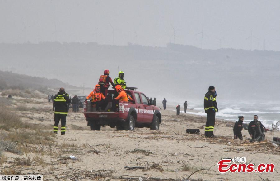 Pelo menos 59 mortos após naufrágio de barco na Itália