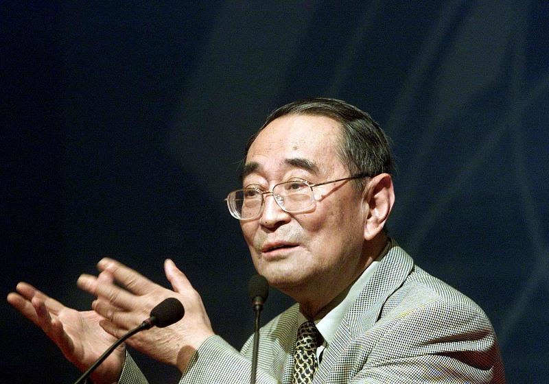 Li Yining, pioneiro da reforma econômica da China, morre aos 92