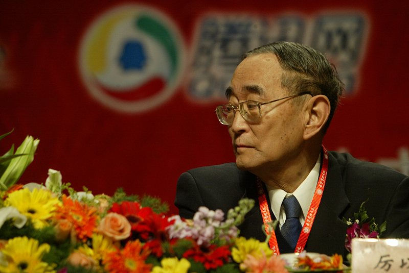 Li Yining, pioneiro da reforma econômica da China, morre aos 92