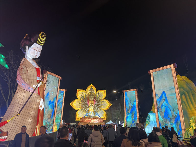 Sichuan realiza 29º Festival Internacional de Lanternas de Dinossauros e da Feira de Negócios de Zigong