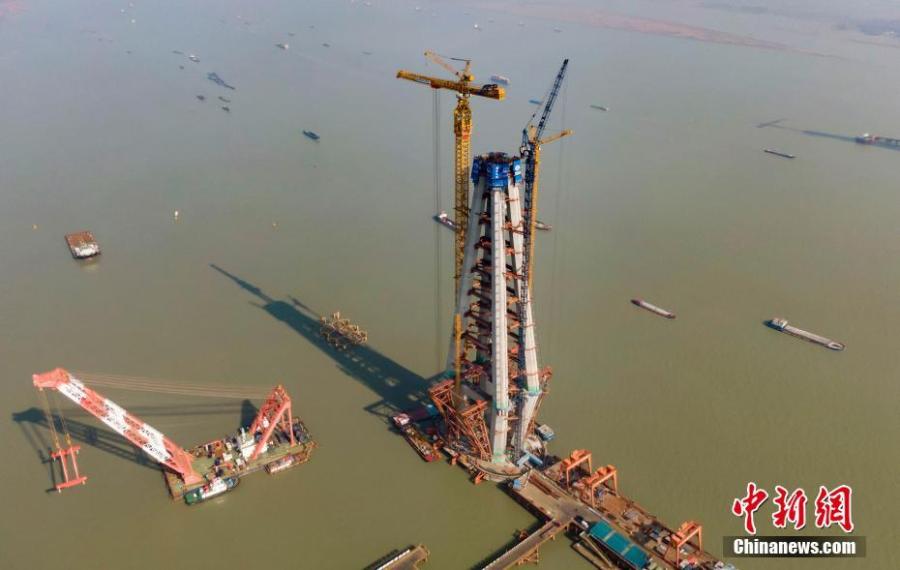 Maior guindaste de torre do mundo foi colocado em construção em Jiangsu