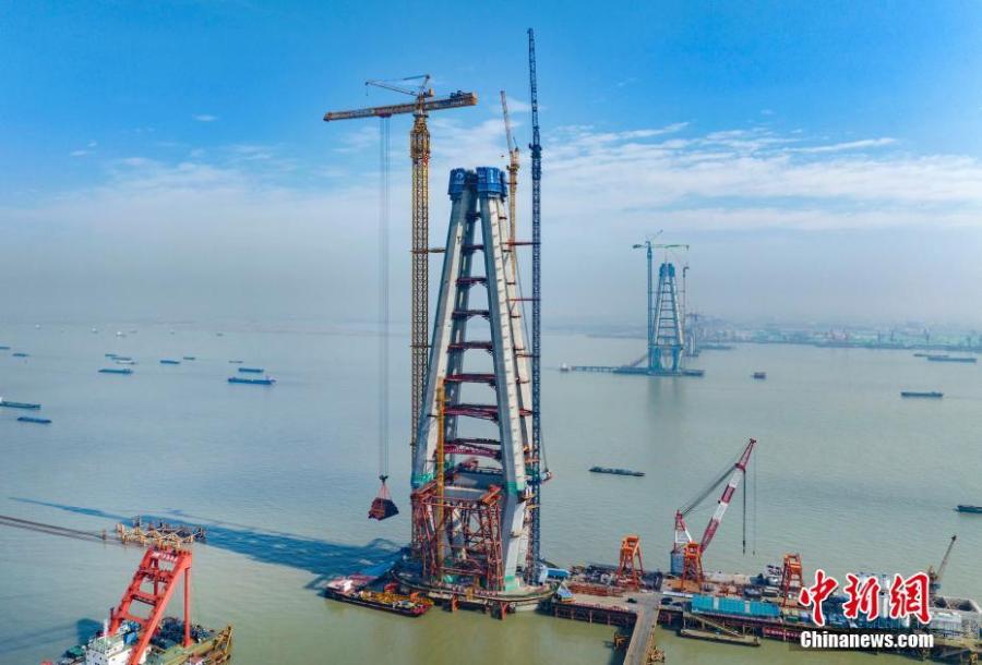 Maior guindaste de torre do mundo foi colocado em construção em Jiangsu