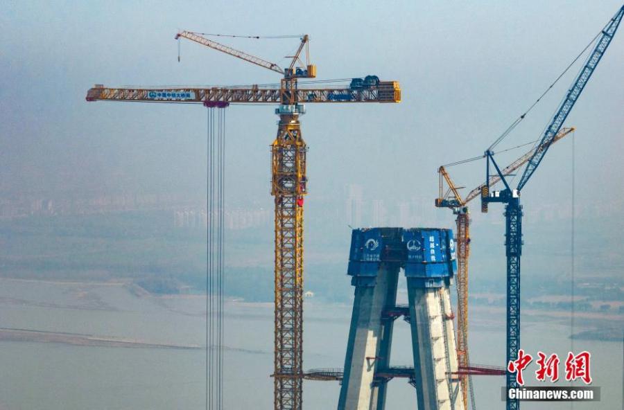 Maior guindaste de torre do mundo foi colocado em construção em Jiangsu