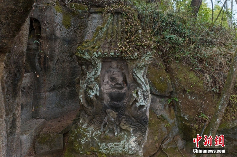 Sichuan: queda no nível das águas em reservatório revela grutas históricas