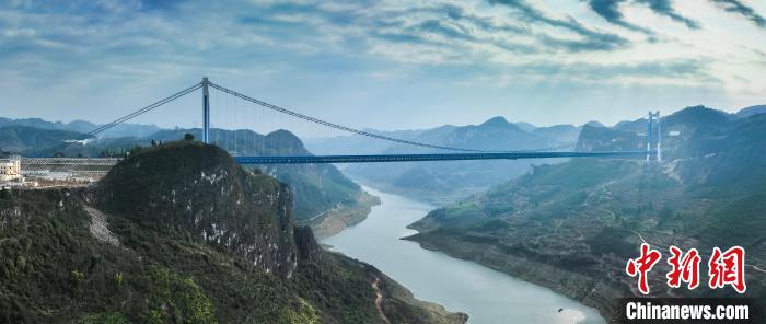 Galeria: ponte transfronteiriça sobre lago Kaizhou no sudoeste da China