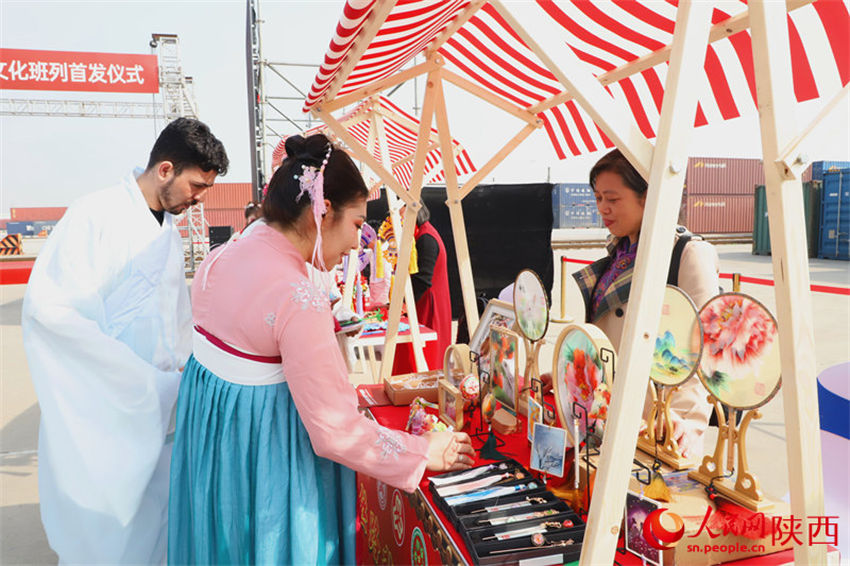 Xi’an despacha seu primeiro trem carregado com produtos culturais para Cazaquistão