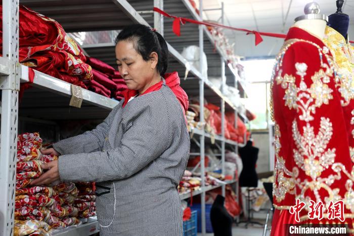 Bordados promovem aumento de renda das mulheres locais