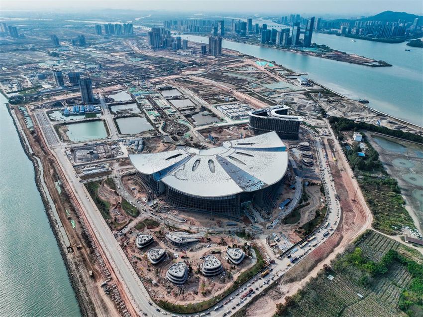 Construção do local do Fórum Internacional de Finanças decorre no sul da China