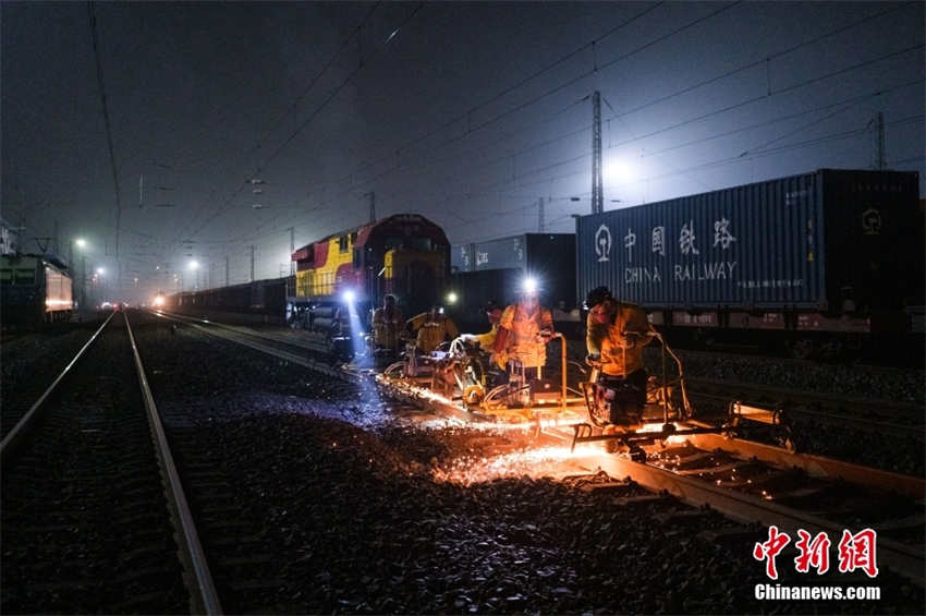 Galeria: técnicos de reparação na ferrovia China-Europa