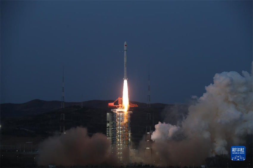 China lança com sucesso novos satélites gêmeos Tianhui-6 