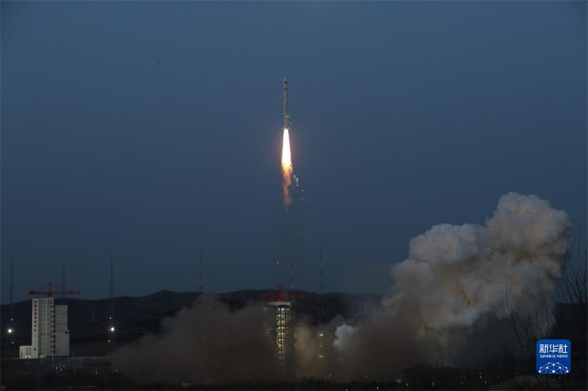 China lança com sucesso novos satélites gêmeos Tianhui-6 