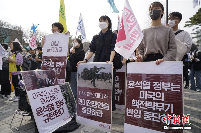Grupos cívicos sul-coreanos realizam manifestação contra exercício militar