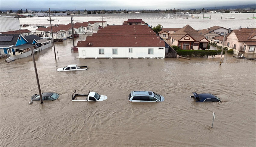 Fortes chuvas obrigam evacuação de milhares na Califórnia