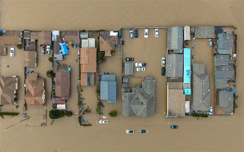 Fortes chuvas obrigam evacuação de milhares na Califórnia