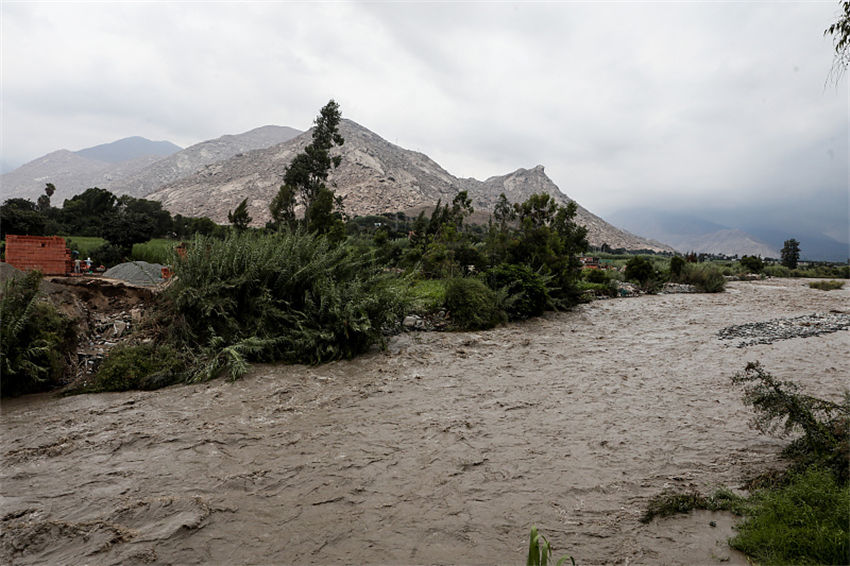 Inundações no norte do Peru causam inundações em habitações