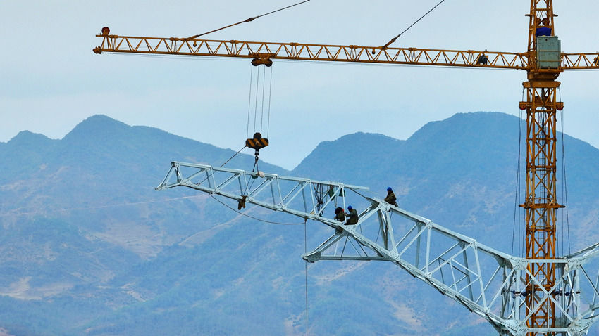 Concluída torre de transmissão de eletricidade mais alta em Sichuan