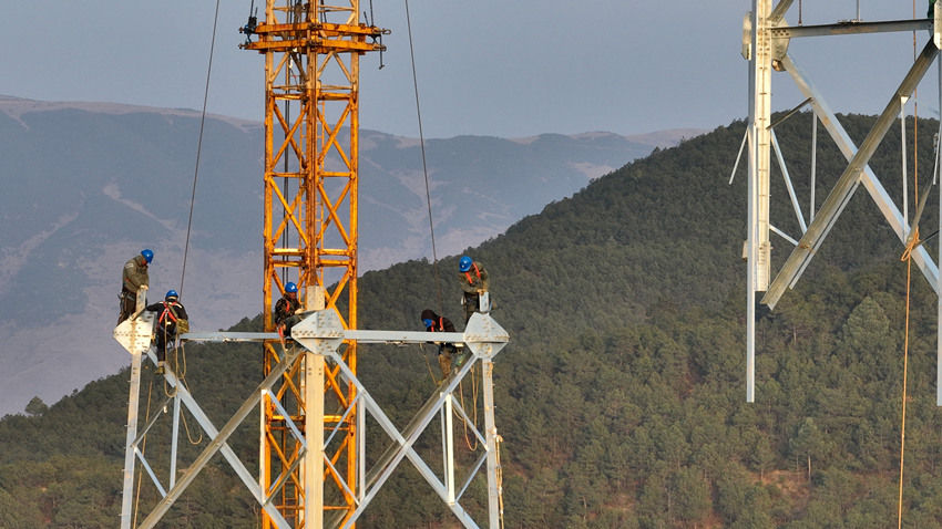 Concluída torre de transmissão de eletricidade mais alta em Sichuan