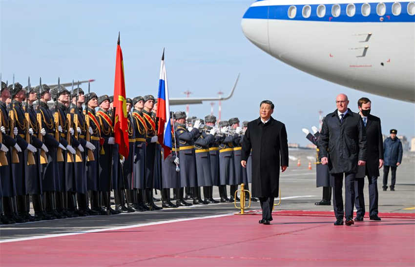 Xi Jinping chega a Moscou para visita de Estado à Rússia