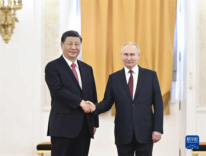Xi Jinping e Putin destacam conversações como solução da crise ucraniana