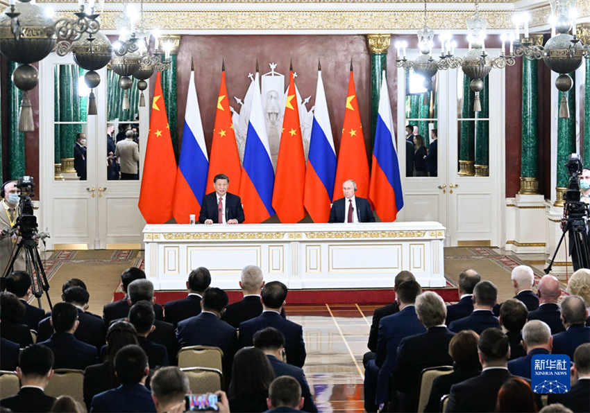 Xi Jinping e Putin destacam conversações como solução da crise ucraniana