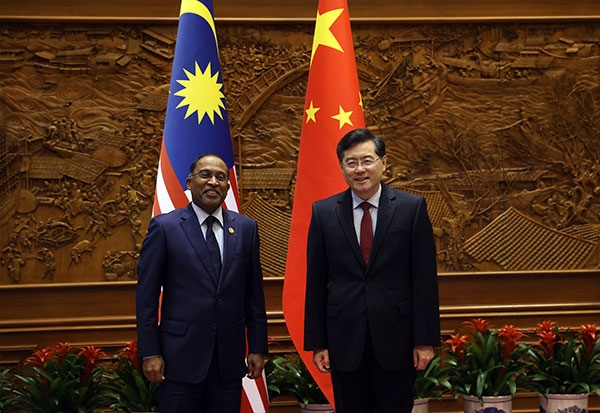 Chanceler chinês reúne-se com homólogo da Malásia