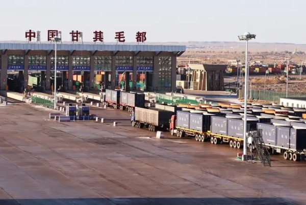 Maior porto rodoviário entre China e Mongólia registra comércio vigoroso no 1º trimestre
