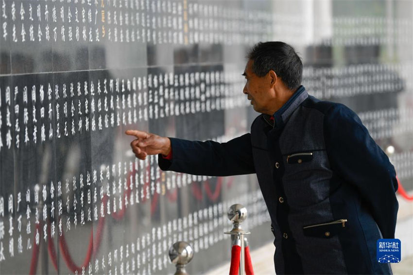 Pessoas prestam homenagens a ancestrais no Festival Qingming