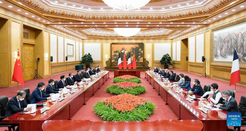 Xi Jinping realiza conversações com presidente francês