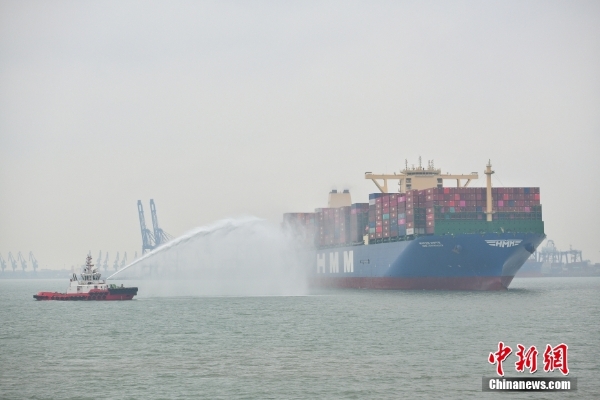 Cidade chinesa de Tianjin abre nova rota de transporte de contêineres para a Europa