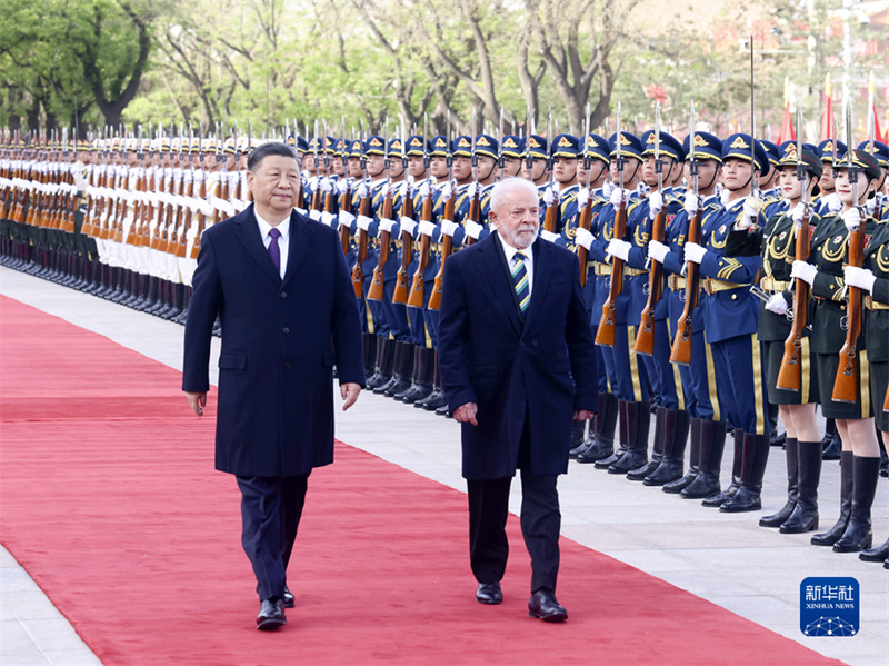 Presidentes chinês e brasileiro realizam conversas
